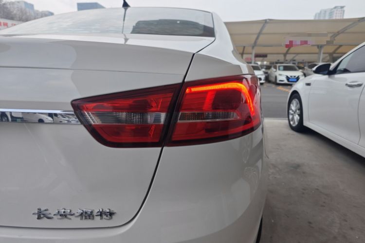 Used Ford Escort 2015 1.5L Automatic Fashion Model