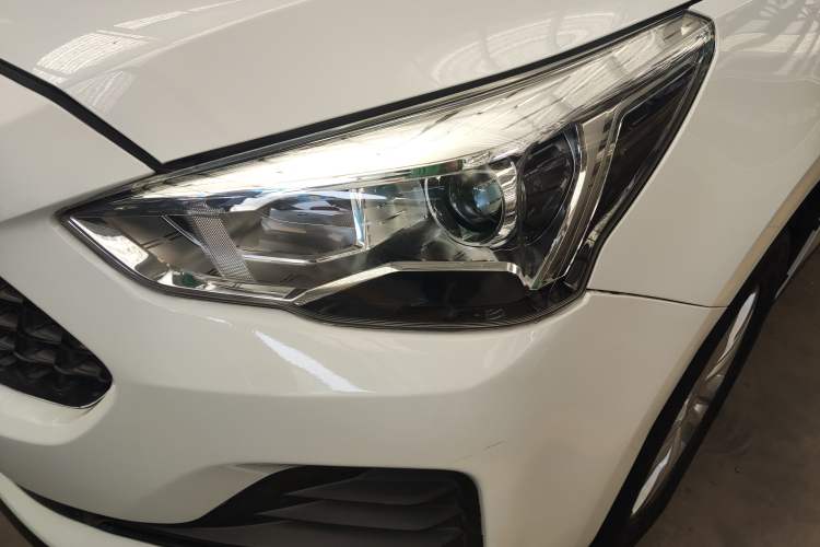 Used Haval M6 2019 1.5T DCT Two-Wheel Drive Elite Version China VI Standard Left Front Headlight