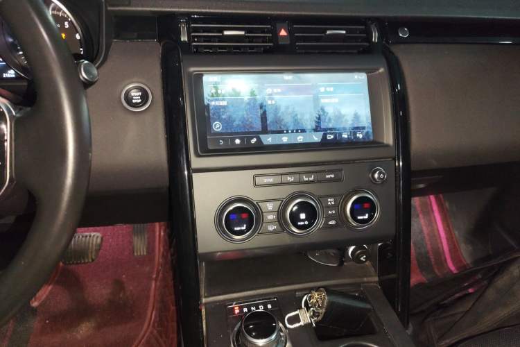 Used Land Rover Discovery 2019 3.0 SC V6 SE Audio And AC Panel