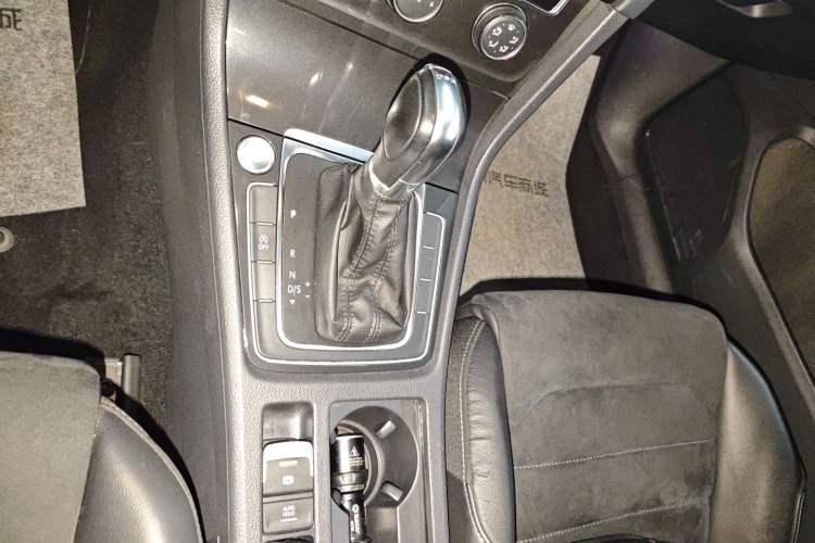 Used Volkswagen Golf 2018 230TSI Automatic Luxury Version
