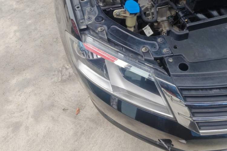 Used Volkswagen Lavida 2013 Revised Classic 1.6L Automatic Fashion Edition Right Front Headlight