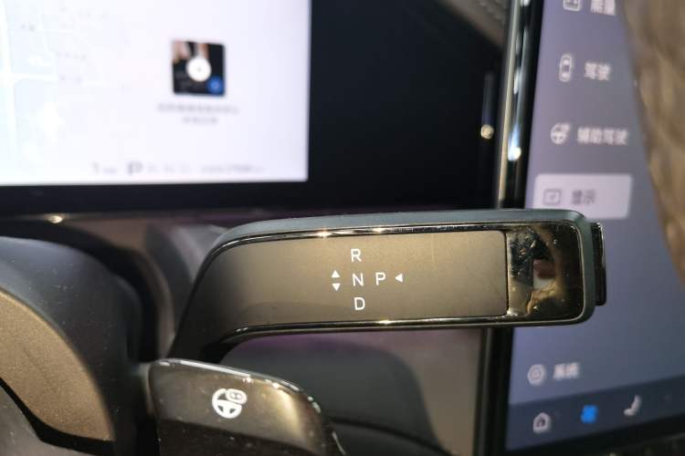 Used Denza Z9 2024 1100 km All-Wheel-Drive Ultra Version Gear Lever