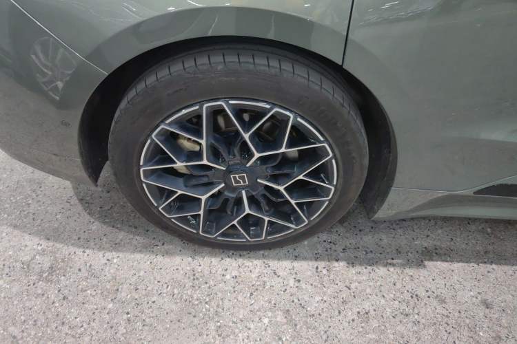 Used Zeekr 001 2024 WE Edition 95 kWh All-Wheel Drive Right Rear Wheel Hub