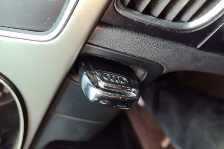 Used Audi A4L 2013 35 TFSI Automatic Standard Model Vehicle Key