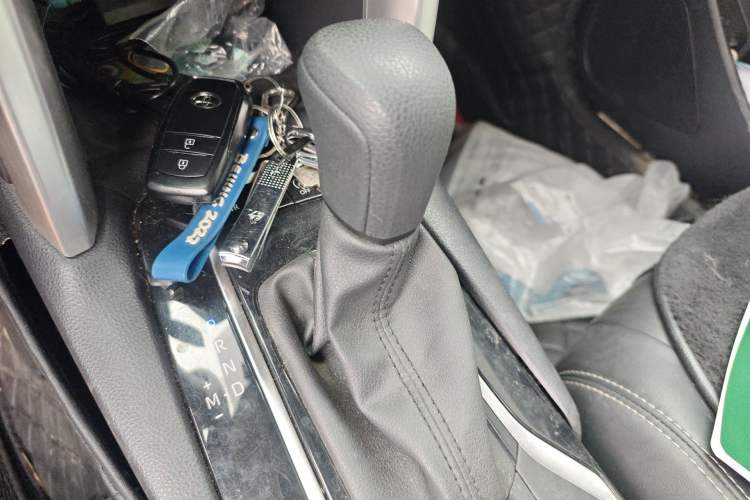 Used Toyota Corolla Cross 2023 2.0L Elite Edition Gear Lever