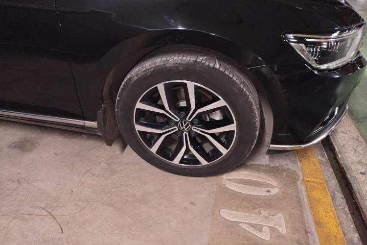 Used Volkswagen Magotan 2020 330TSI DSG Leading Model Right Front Wheel Hub