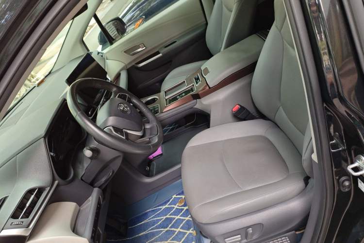 Used Toyota Granvia 2023 2.5L Hybrid Prestige VIP Edition
