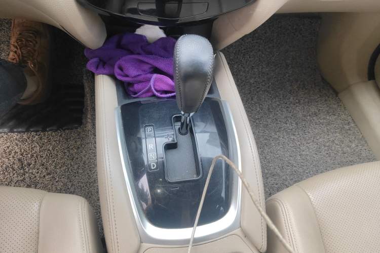 Used Nissan X-Trail 2014 2.0L CVT Comfort Edition 2WD Gear Lever