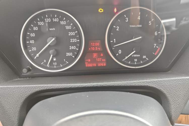 Used BMW X5 2009 xDrive30i Leading Model Odometer Close Up