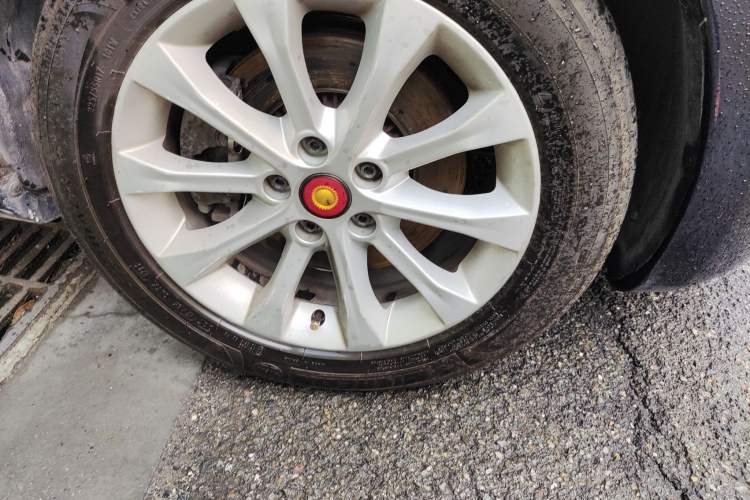 Used Hongqi H7 2015 1.8T Luxury Model Right Front Wheel Hub