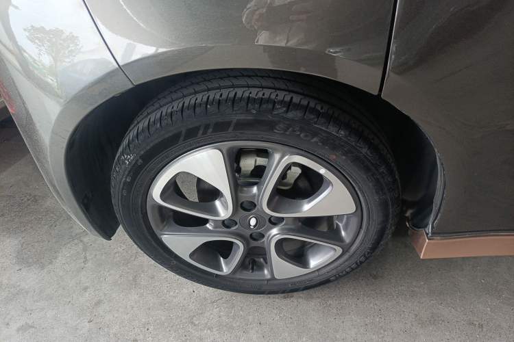 Used ORA White Cat 2022 Xiaoyue Mao Edition 360 km Luxury Model Lithium NMC Right Rear Wheel Hub