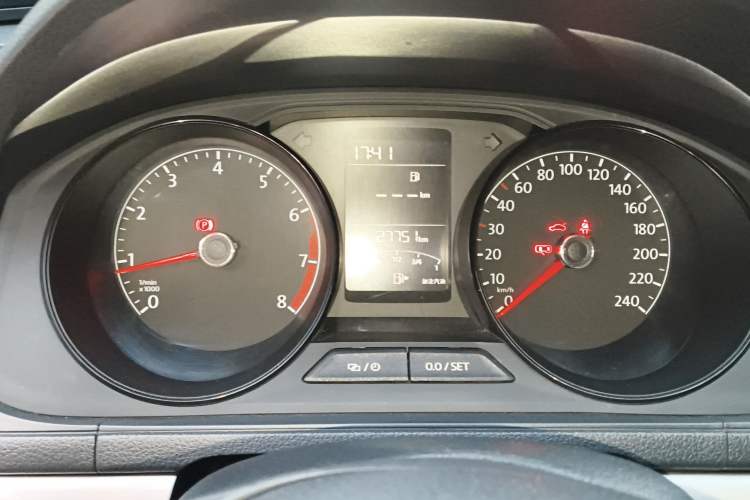 Used Volkswagen Lavida 2015 1.6L Manual Fashion Edition Instrument Cluster
