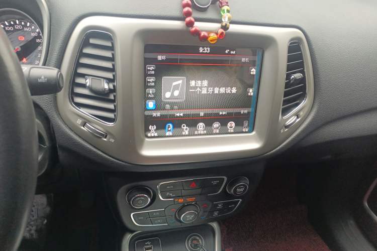 Used Jeep Compass 2017 200T Automatic Family Edition Audio And AC Panel