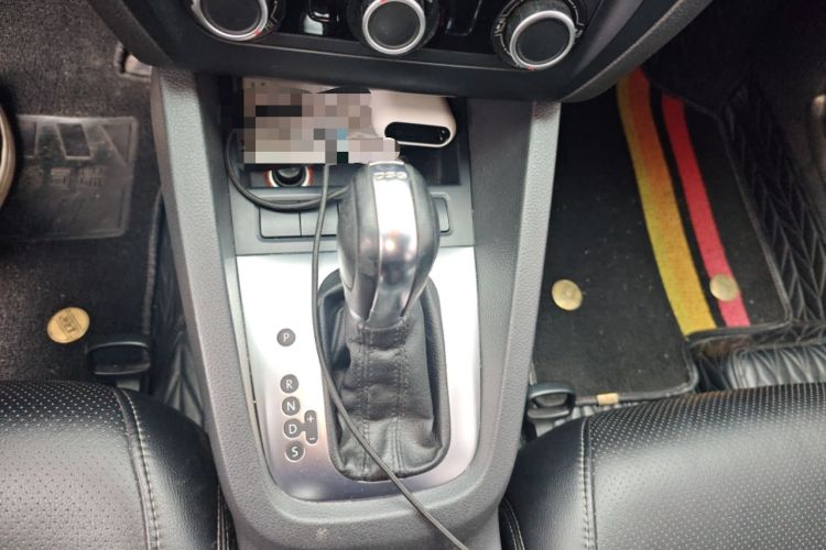 Used Volkswagen Sagitar 2014 Revised Version 1.6L Automatic Comfort Edition Gear Lever