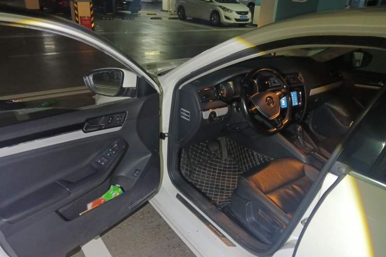 Used Volkswagen Sagitar 2015 1.6L Automatic Comfort Model Driver Seat