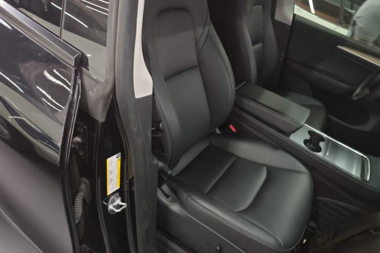 Used Tesla Model Y 2022 Long-Range All-Wheel-Drive Version