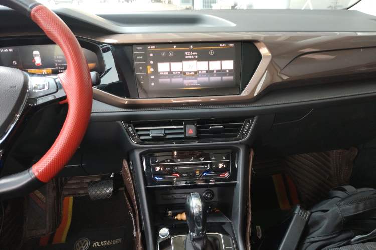 Used Volkswagen Tharu 2022 280TSI Two-Wheel-Drive Luxury Edition Audio And AC Panel