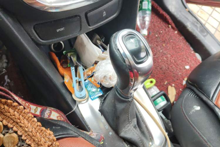 Used Buick Encore 2015 1.4T Automatic Two-Wheel Drive Urban Elite Version Gear Lever