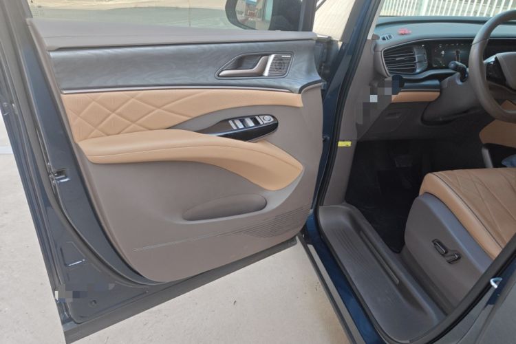 Used Denza D9 2023 DM-i 965 Luxury Model