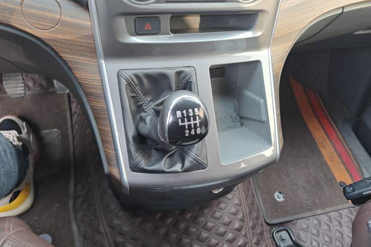 Used FORTHING Lingzhi PLUS 2021 2.0L Manual Comfort Version 7 Seats