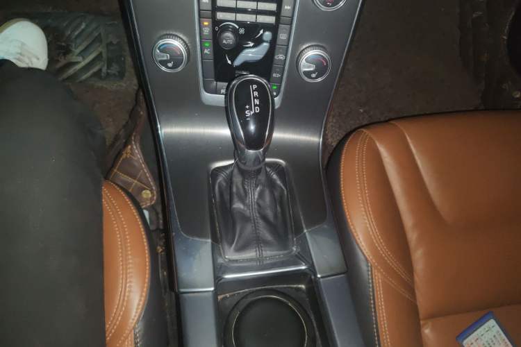 Used Volvo V60 2015 T5 Zhiya Edition