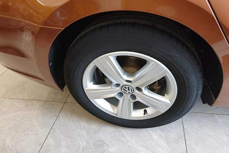 Used Volkswagen Lamando 2015 230TSI DSG Fashion Edition
