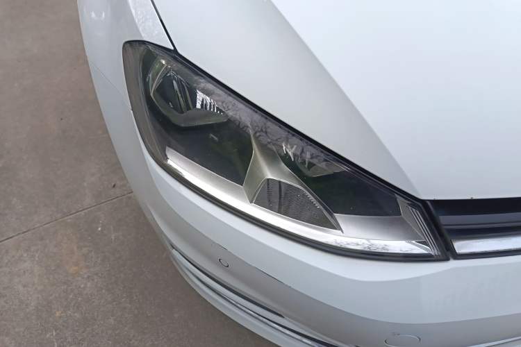 Used Volkswagen Golf 2017 1.6L Automatic Comfort Million-Vehicle Anniversary Edition Right Front Headlight