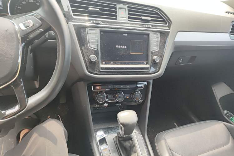 Used Volkswagen Tiguan L 2017 330TSI Automatic Two-Wheel Drive Comfort Edition Audio And AC Panel