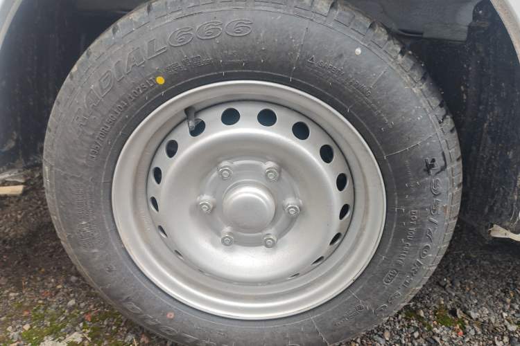 Used Wuling Yangguang 2024 300KM Comfort Version Passenger Van 75kW
