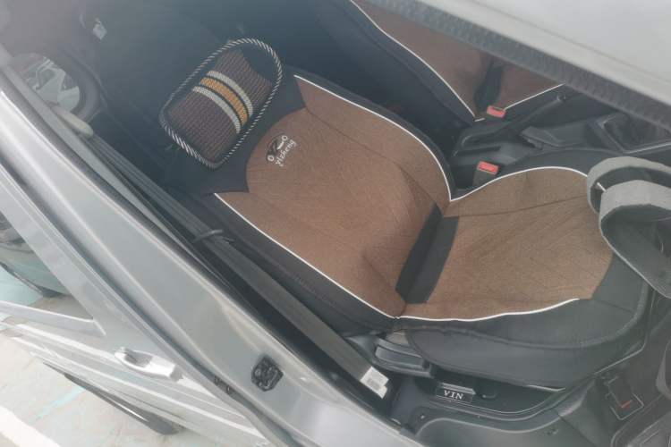 Used CHANGAN KAICHENG Ruixing M60 2023 1.6L CNG Comfort-Grade 6-Seater Passenger Vehicle Right Front Seat