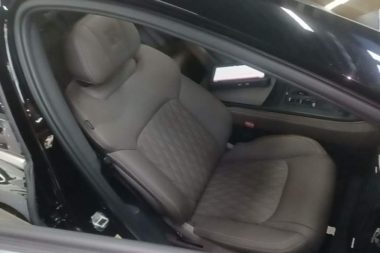 Used BYD Han 2025 DM-i 125KM Elite Model Right Front Seat