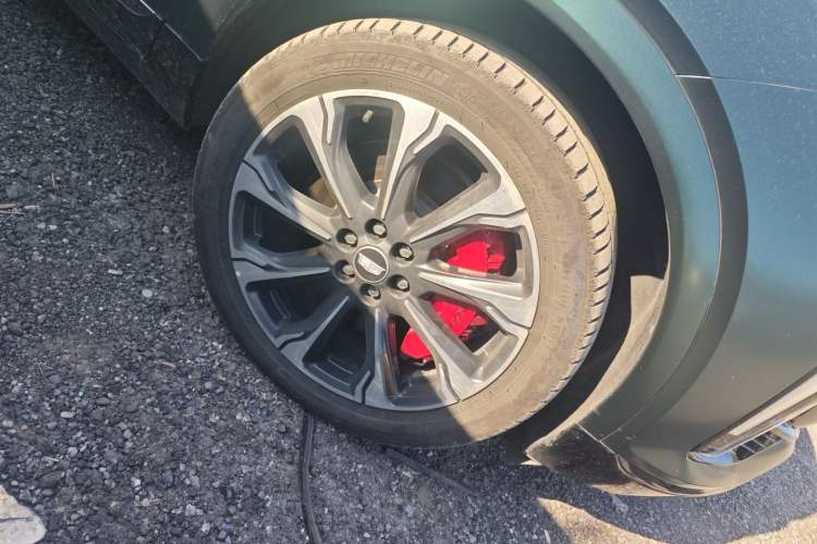 Used Cadillac XT5 2025 2.0T Platinum Edition Right Front Wheel Hub