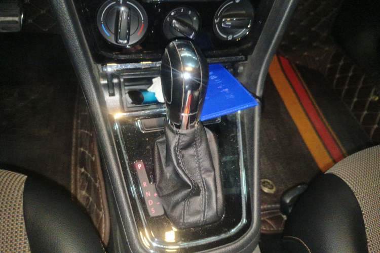 Used Volkswagen C-TREK 2017 1.6L Automatic Comfort Model Gear Lever