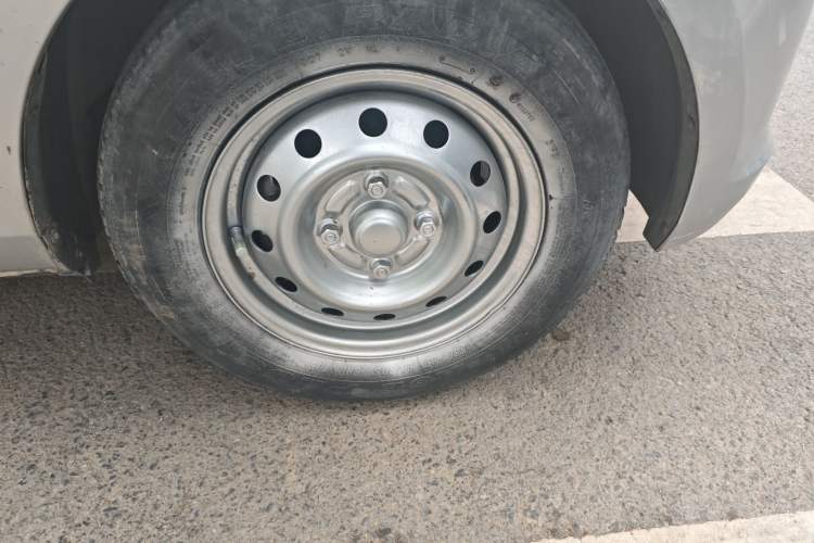 Used Wuling Rongguang V 2019 1.5L Window-Sealed Utility Model China VI LAR Right Front Wheel Hub