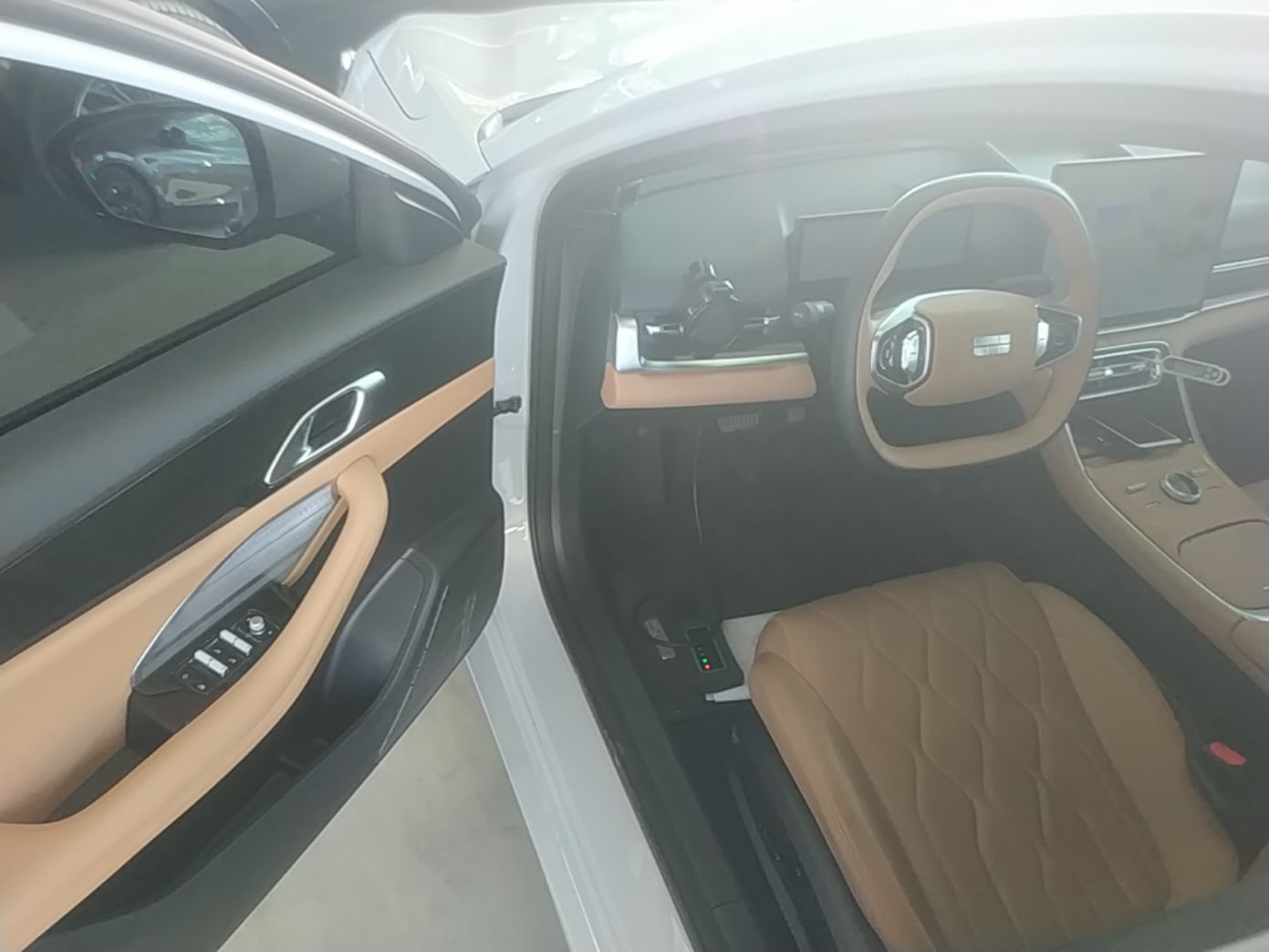 Geely Galaxy A7 2025 Model EM-i 150km Exploration+ Edition — снимка 20
