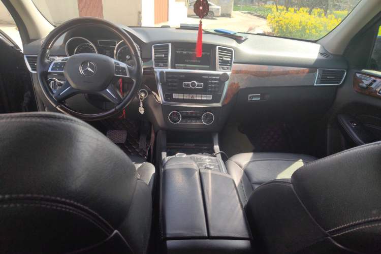 Used Mercedes-Benz M-Class 2014 ML 400 4MATIC Luxury Model