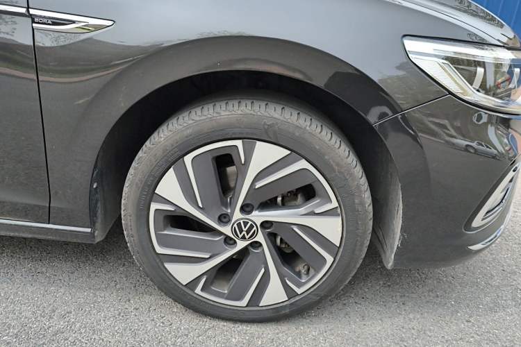 Used Volkswagen Bora 2023 280TSI DSG Prestige Edition Right Front Wheel Hub