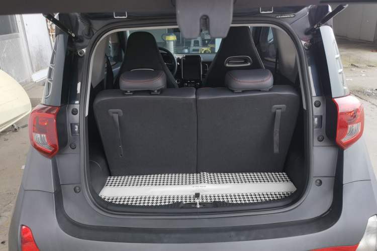 Used Chery QQ Little Ant 2022 Revised Version Sweet Pink Edition Half-Sugar Version Lithium Iron Phosphate 30.7 kWh 30 kW 301 km