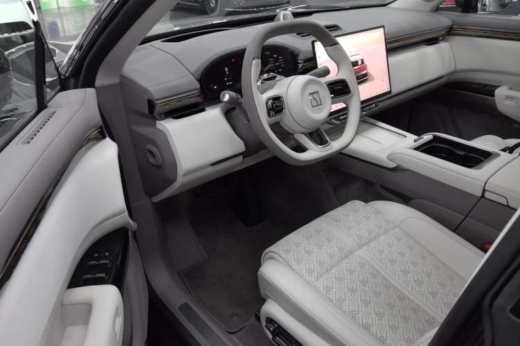 Used Zeekr 7X 2025 100 kWh Long-Range Rear-Wheel Drive with Intelligent Driving Features
