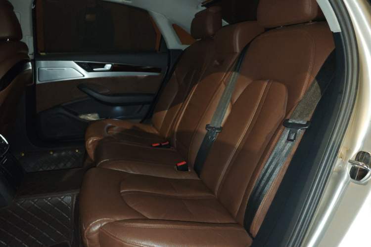 Used Audi A8 2013 A8L 45 TFSI quattro Comfort model
