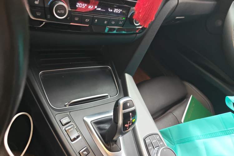 Used BMW 3 Series 2018 330i M Sport Night Edition Gear Lever