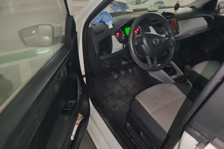 Used Skoda Fabia 2015 1.4L Manual Front-Wheel Drive Model Driver Seat