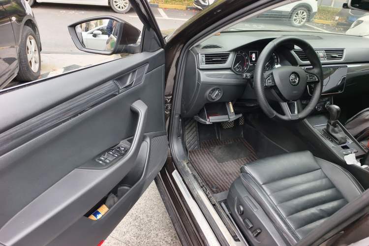 Used Skoda Superb 2016 TSI330 DSG Smart Drive Edition Driver Seat