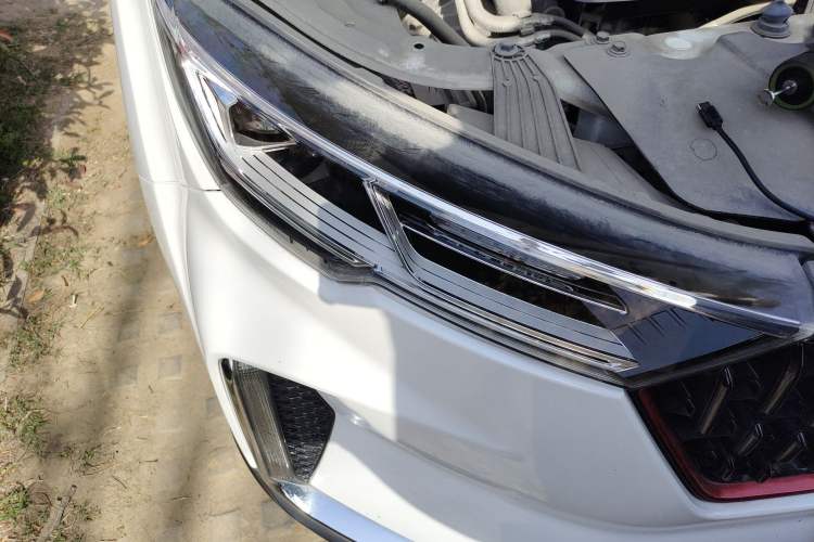 Used Bestune T33 2021 1.2T DCT Luxury Model Right Front Headlight