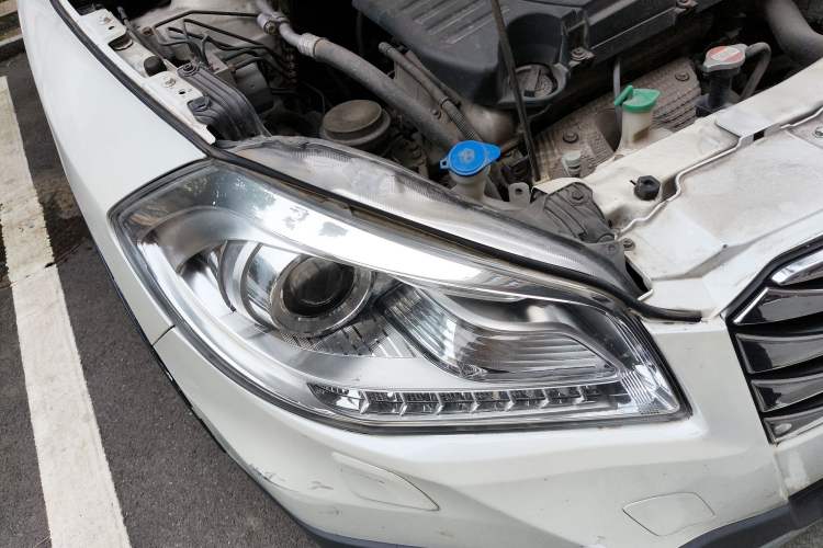 Used Suzuki S-Cross 2014 1.6L CVT Two-Wheel Drive Elite Version Right Front Headlight