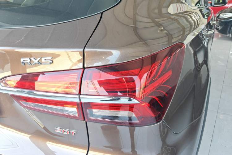 Used Roewe RX5 2016 20T Two-Wheel Drive Automatic Internet Smart Edition Right Rear Taillight