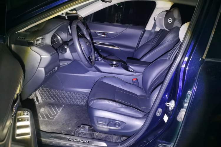 Used Toyota Harrier 2022 2.0L CVT Two-Wheel Drive Deluxe Edition Driver Seat