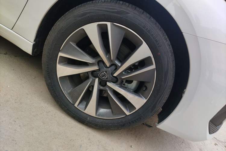 Used Peugeot 408 2022 1.6T Light-Chasing Edition Right Front Wheel Hub