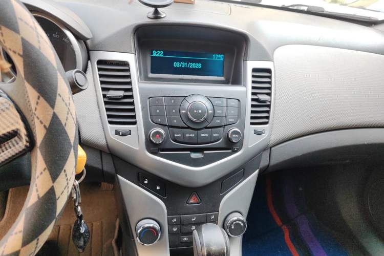 Used Chevrolet Cruze 2009 1.8L SE AT Audio And AC Panel