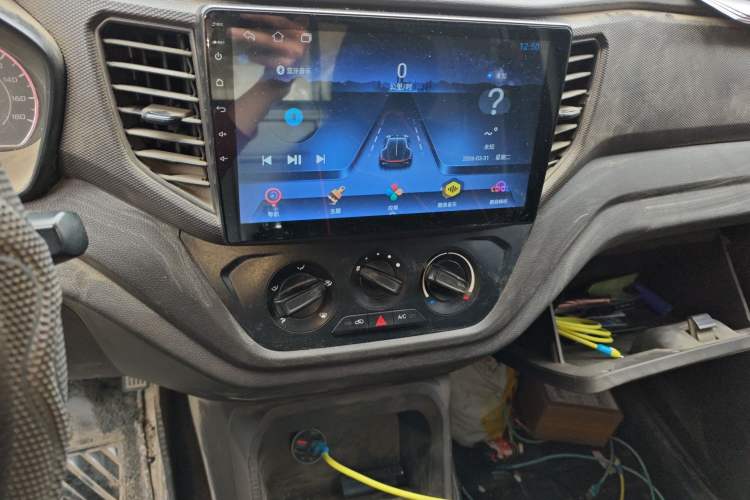 Used Wuling Hongguang V 2021 1.5L Jingqu Edition Enclosed-Window Vehicle LAR Audio And AC Panel